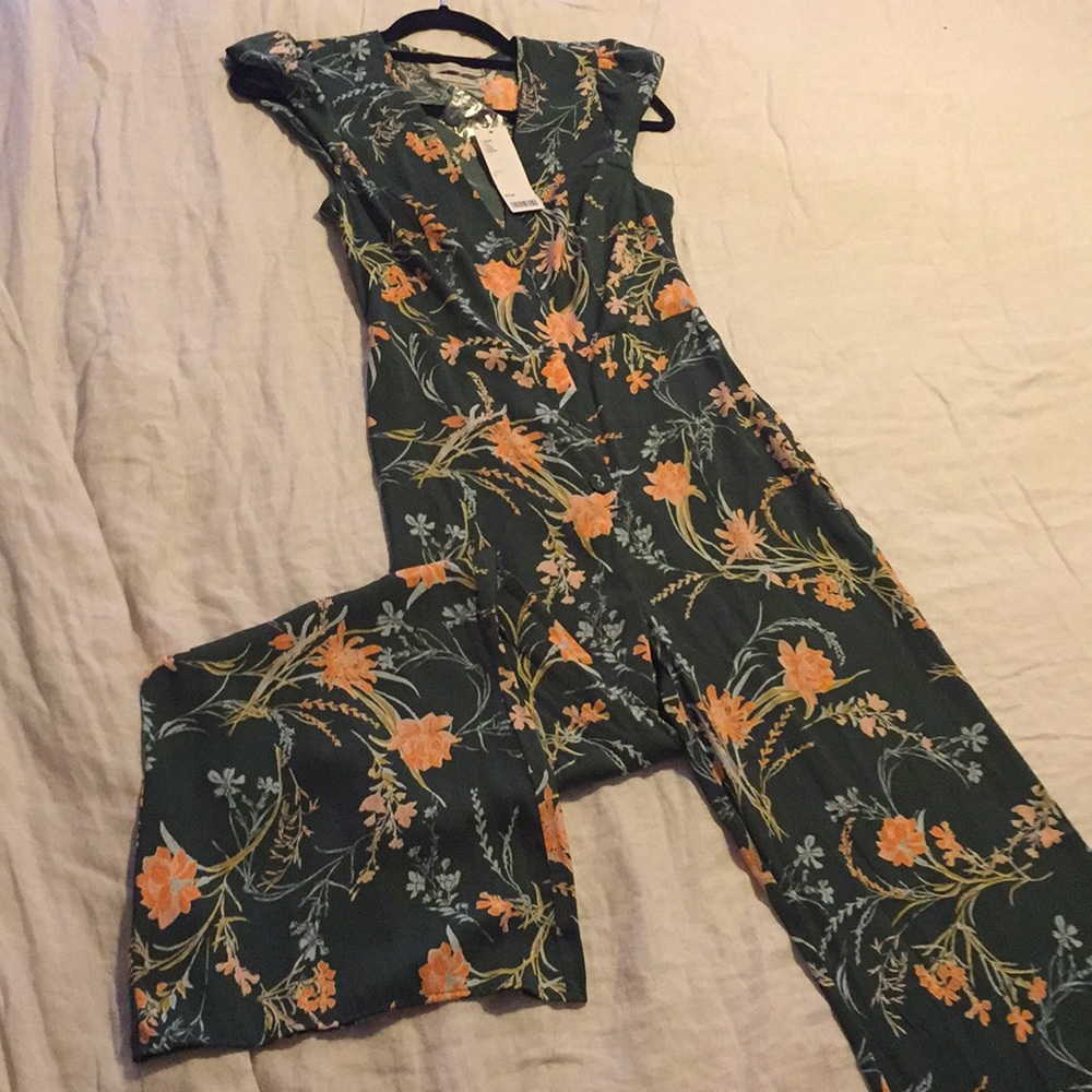 Urban Outfitters Jumper NWT size Small